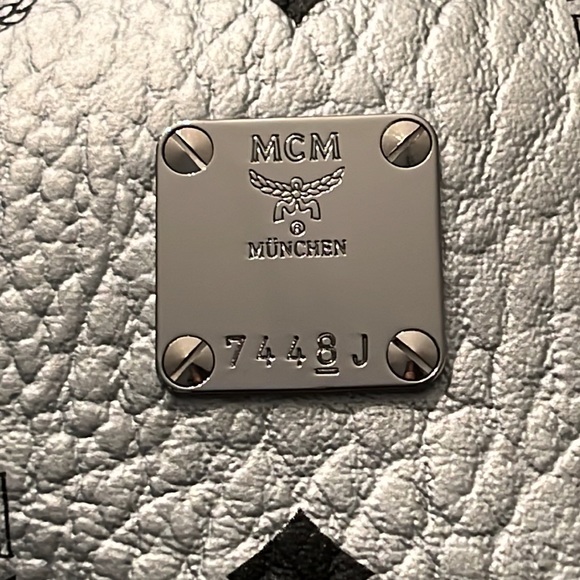MCM Trilogie Backpack in Berlin Silver ~ size 37 - Picture 9 of 14